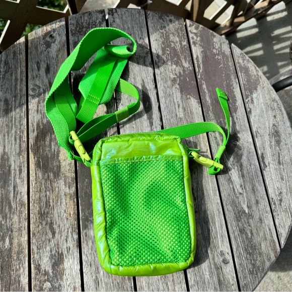 Urban Outfitters Bryn Puffy Nylon Crossbody Bag - Picture 4 of 7